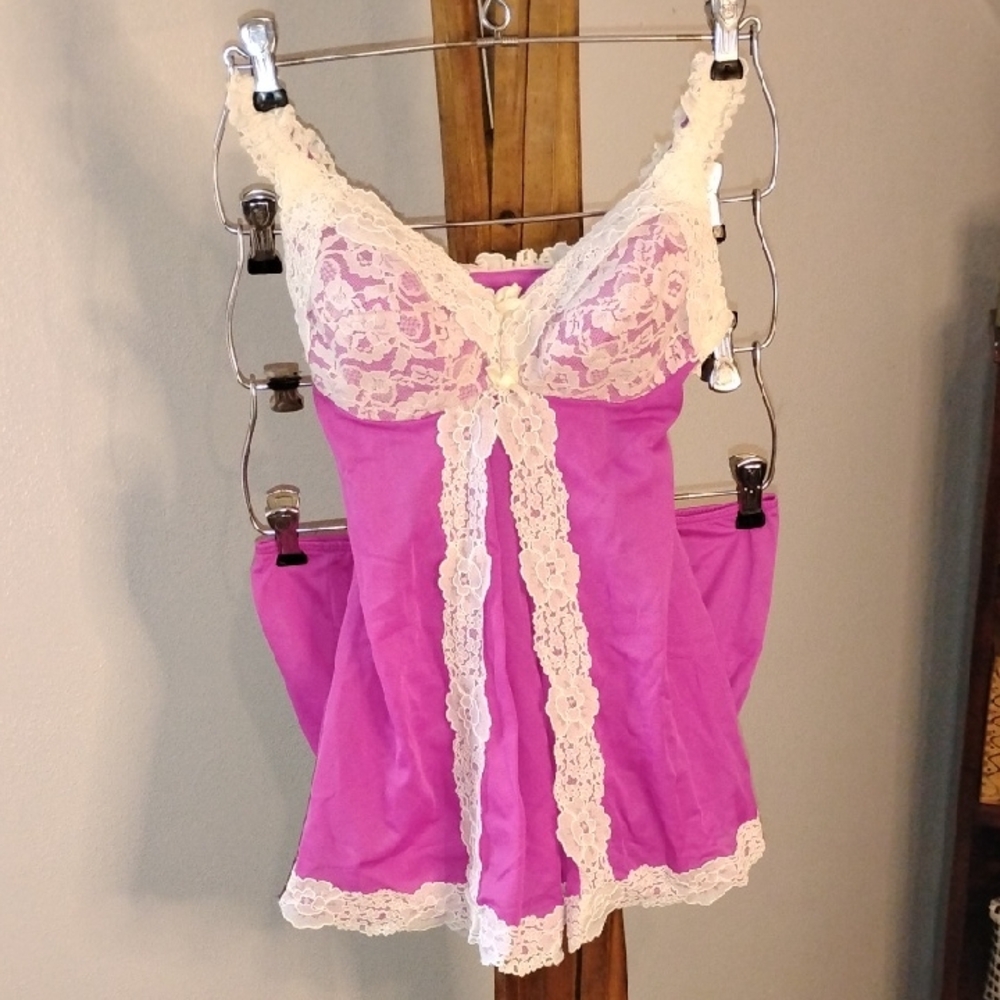 Vintage ADORABLE 2 PIECE Women’s Lace-Trim Magenta Camisole & RUFFLED Brief Set